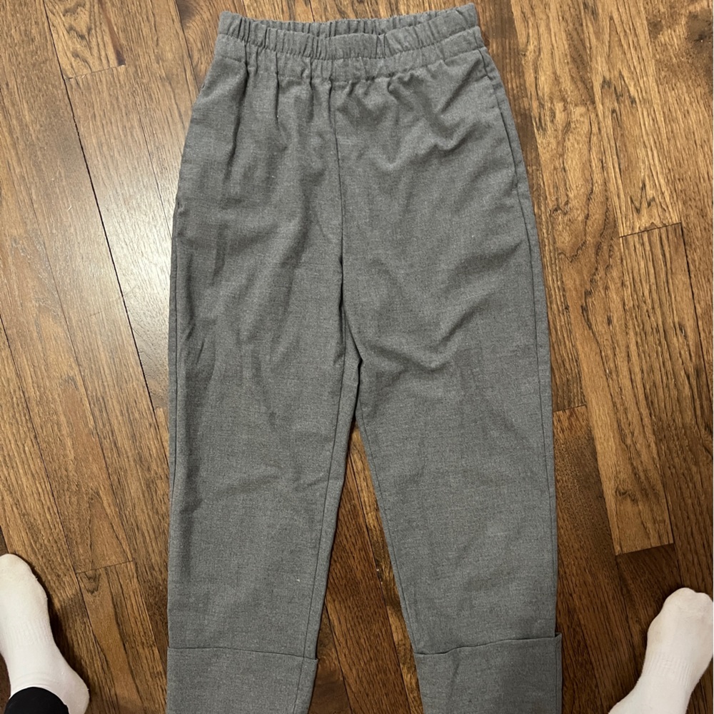 Zara gray cropped trousers. Size XS. So trendy and comfy!